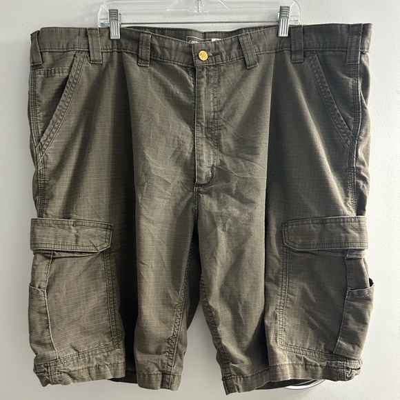 Carhartt Other - Like new carhartt relaxed fit cargo shorts green